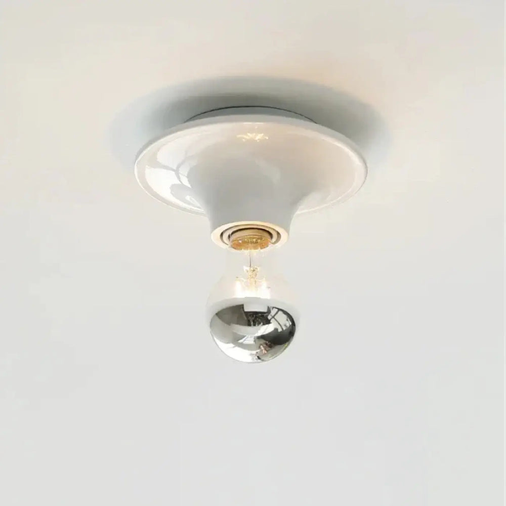 Applique murale style industriel en céramique blanche avec ampoule chrome réfléchissante modèle atelio