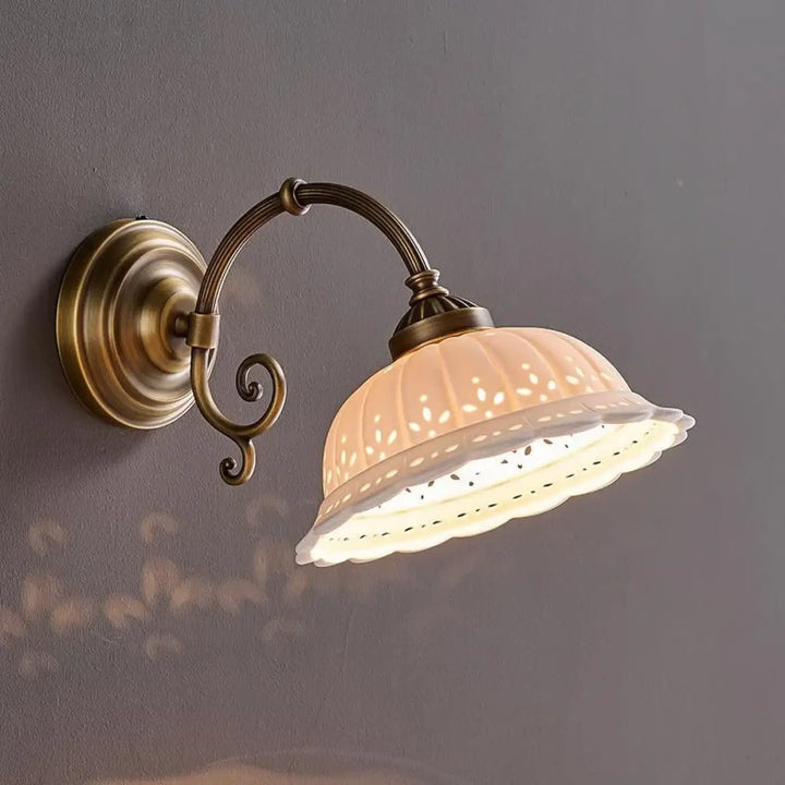 Applique murale vintage en verre crème et métal bronze