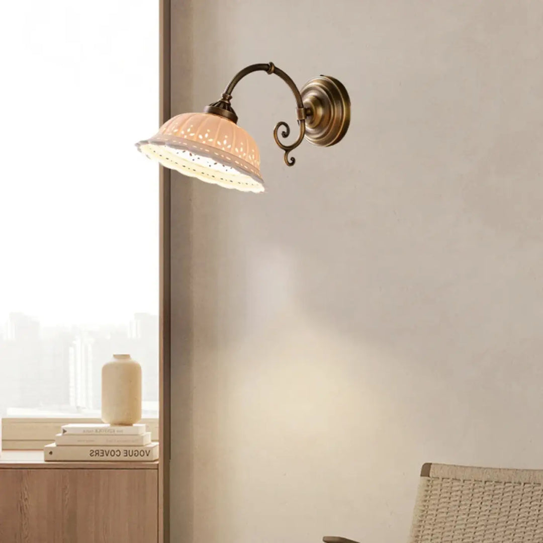 Applique murale vintage en verre crème et métal bronze