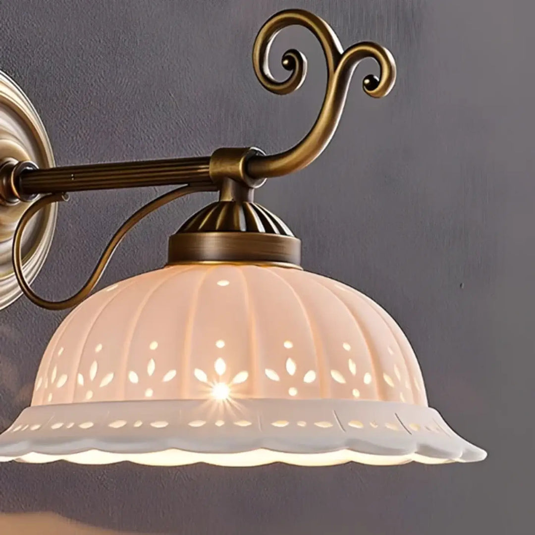 Applique murale vintage en verre crème et métal bronze