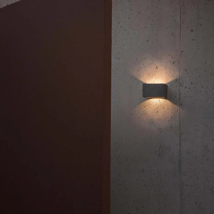 Balise Glint 15,7 cm dans un décor