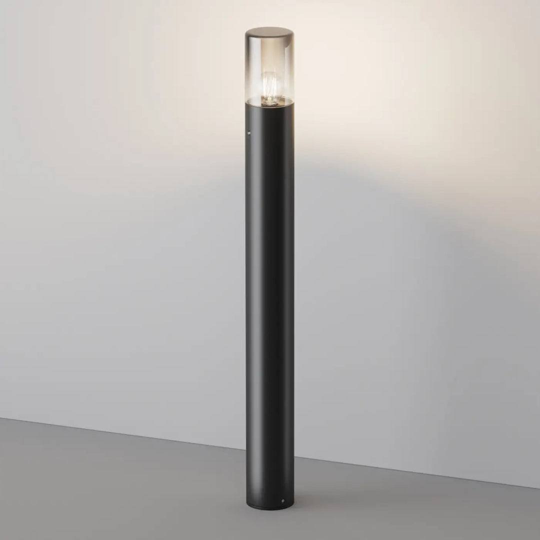 Borne extérieure en aluminium graphite avec verre teinté et borne lumineuse cylindrique noire pour usage extérieur