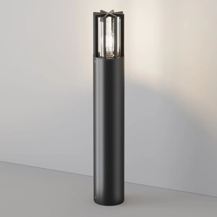 Borne extérieure barrel en métal graphite avec verre transparent et croix décorative abritant une ampoule visible