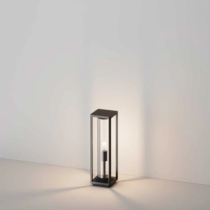 Borne extérieure cell en aluminium graphite avec diffuseur transparent et lanterne noire à ampoule diffuse chaude