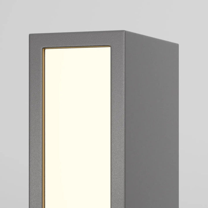 Borne extérieur hof rectangulaire en acier gris version basse avec profil rectangulaire et panneau lumineux chaud encadré or