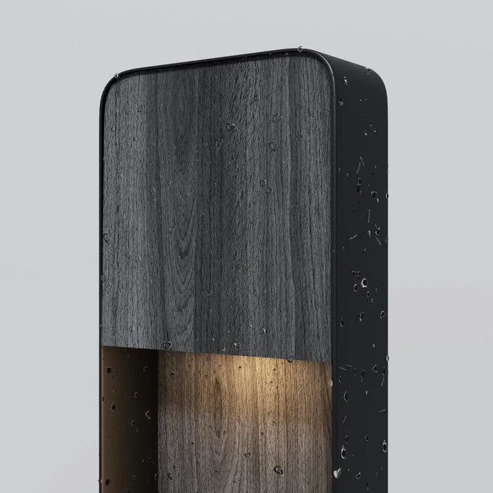 Borne extérieure cadre vertical avec effet bois sombre et lumière chaleureuse émanant de la partie inférieure