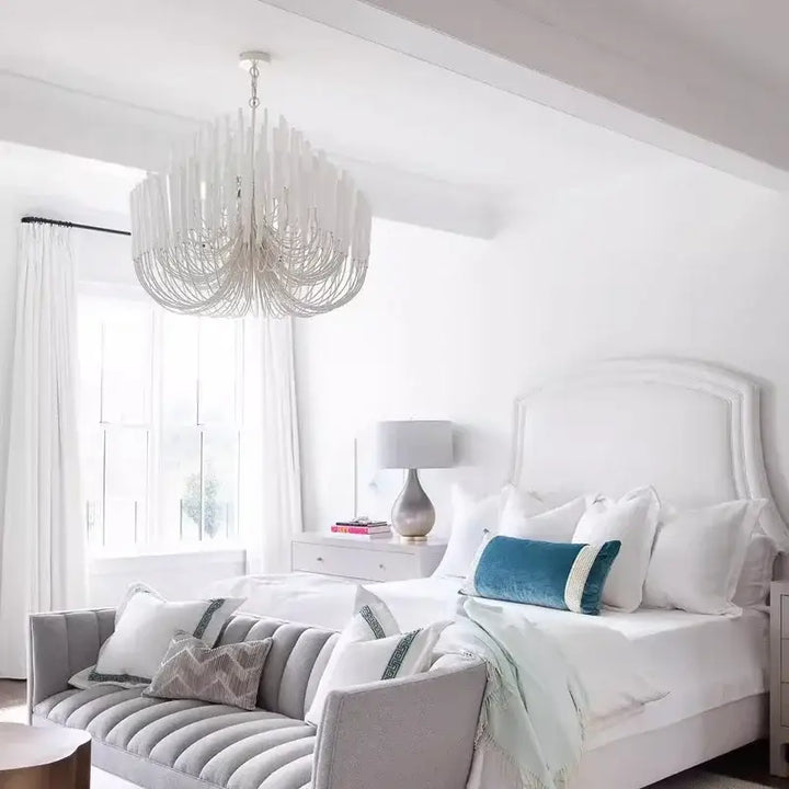 Suspension luminaire design en forme de bougies blanches chic