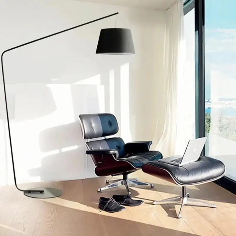 Grand Lampadaire Arc En Aluminium Noir Au Style Élégant