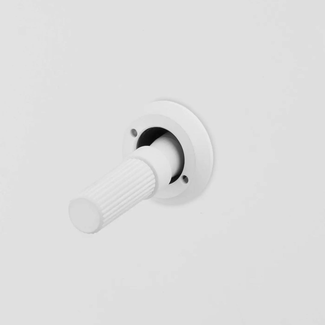 Interrupteur à levier Toggle à gravure alignée blanc, vue rapprochée #couleur_blanc