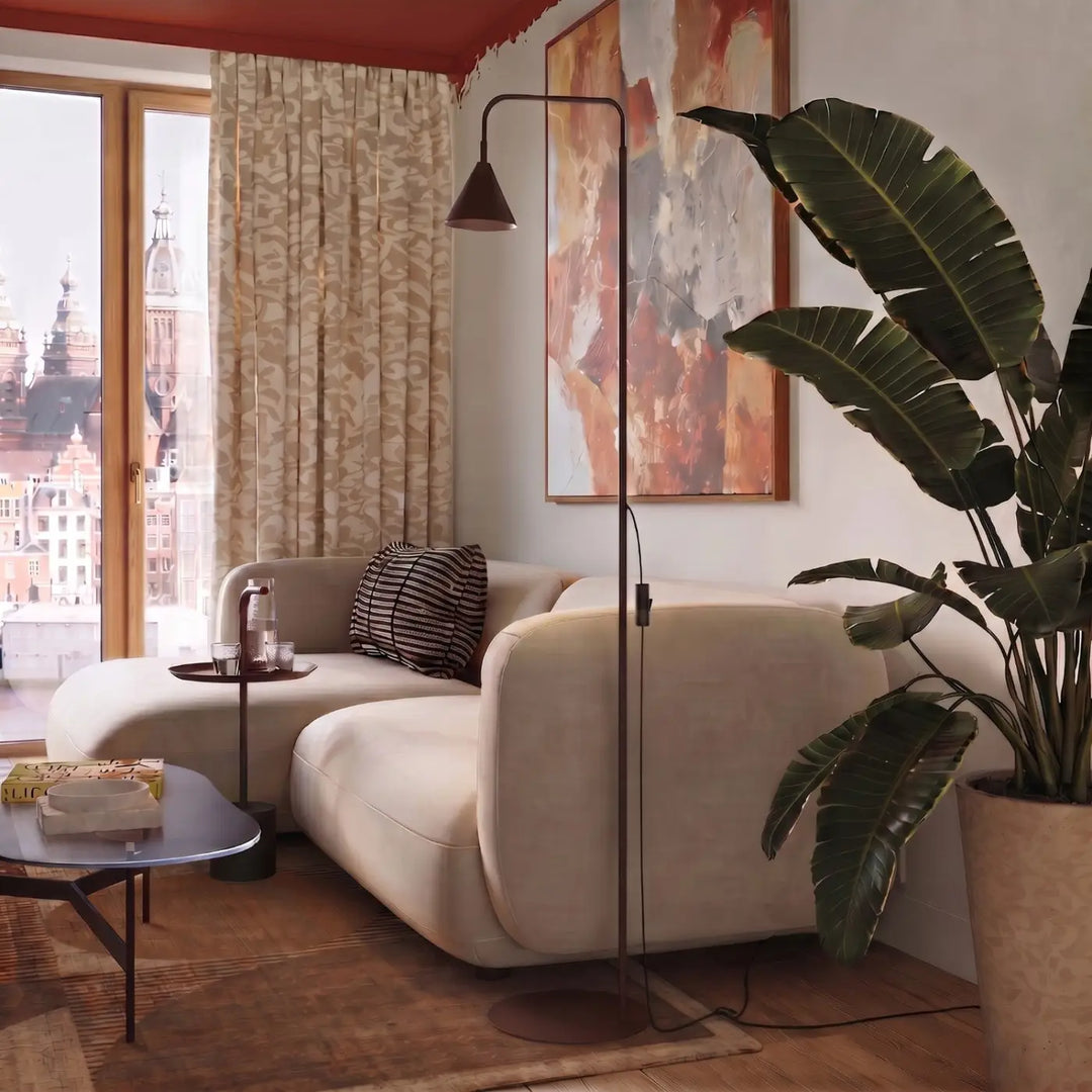 Lampadaire marron dans un salon