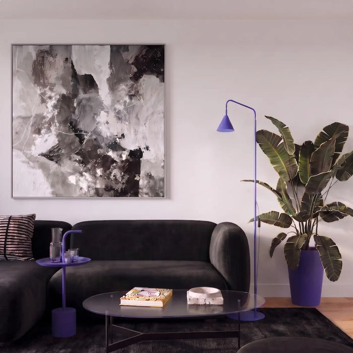 Lampadaire outremer dans un salon