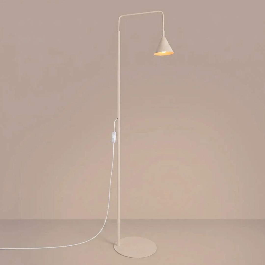 Lampadaire beige allumé
