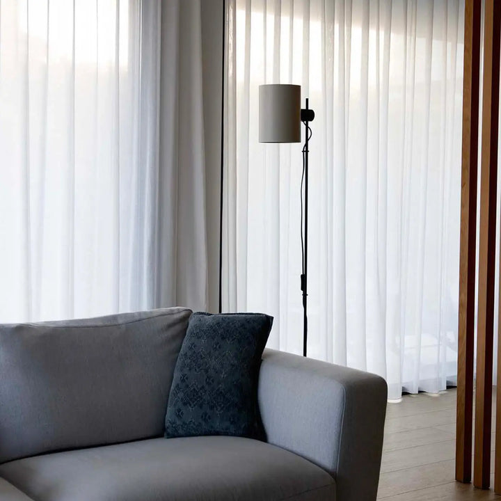 Lampadaire Guadalupe beige de Faro Barcelona en situation