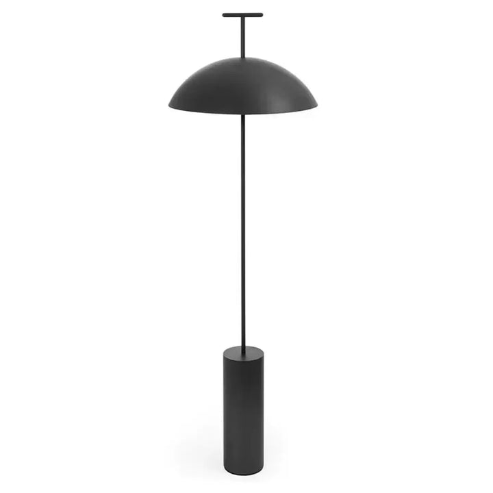 Lampadaire design yum i en finition mate noire avec abat-jour en dôme et base cylindrique pour décoration intérieure plus qu un simple éclairage