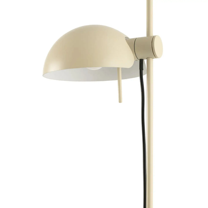 Détail du lampadaire Matilda beige