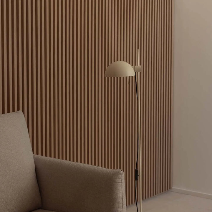 Lampadaire Matilda beige dans un intérieur