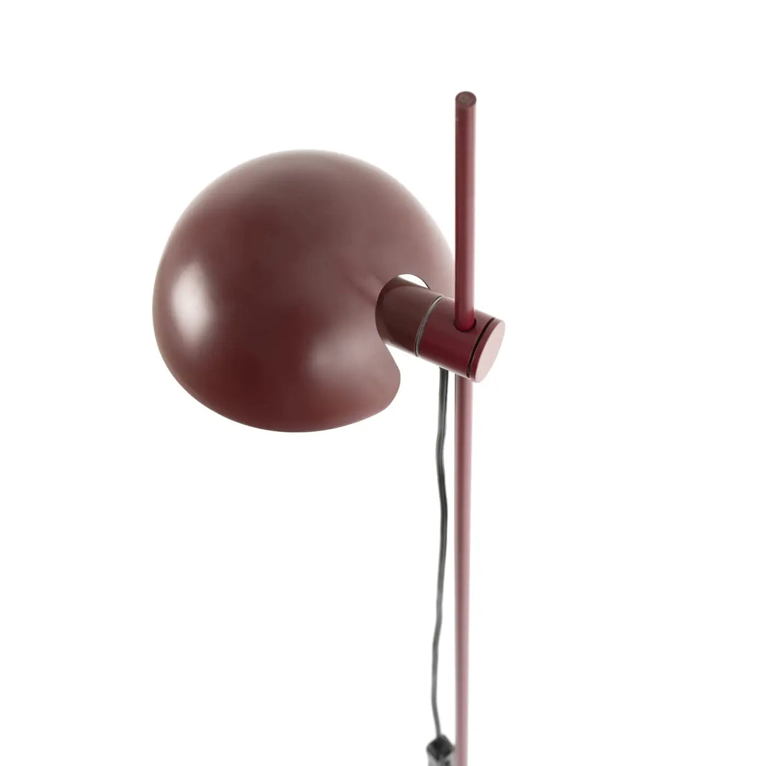 Détail du lampadaire Matilda grenat