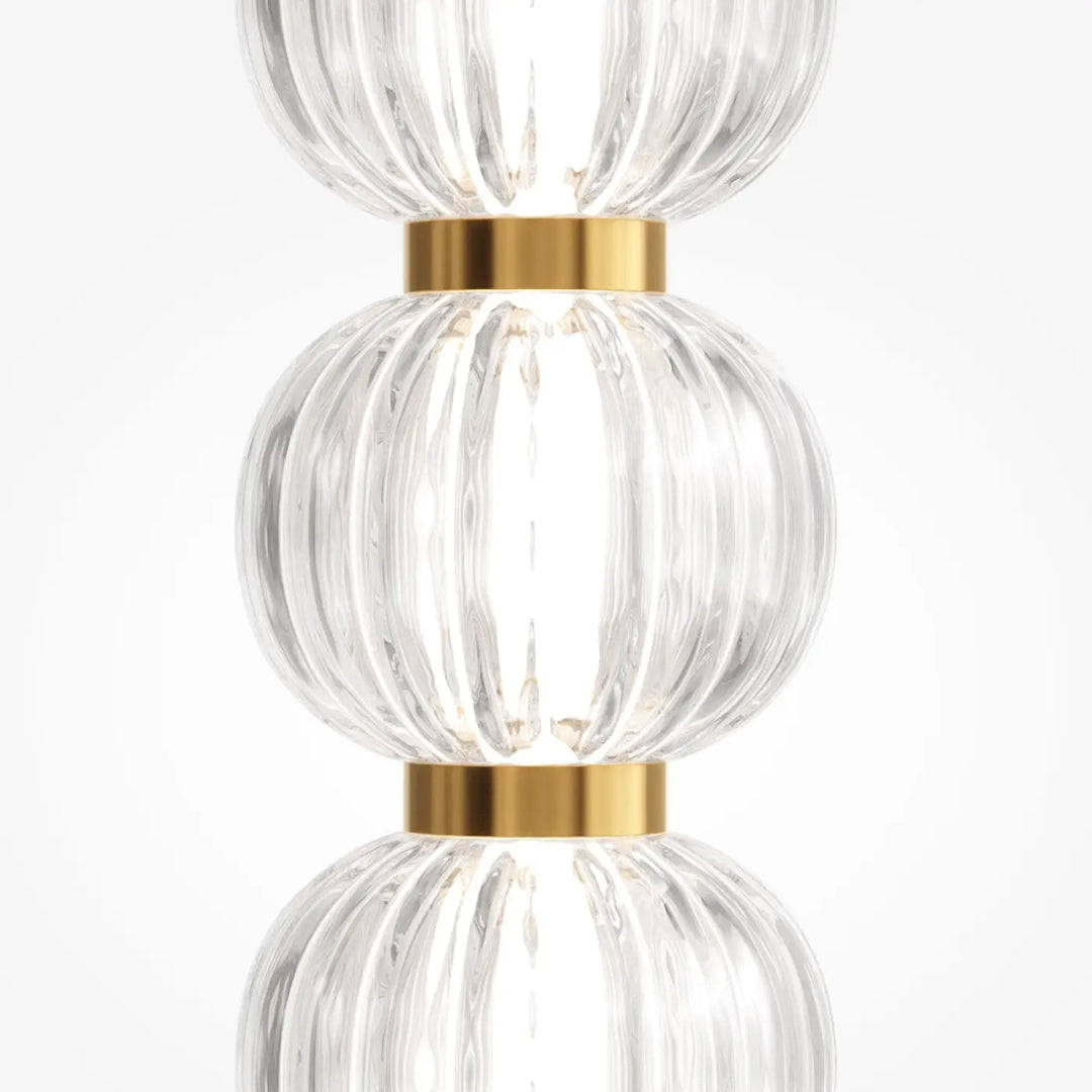 Lampadaire amulet avec sphères en verre strié clair séparées par des bandes en métal doré poli
