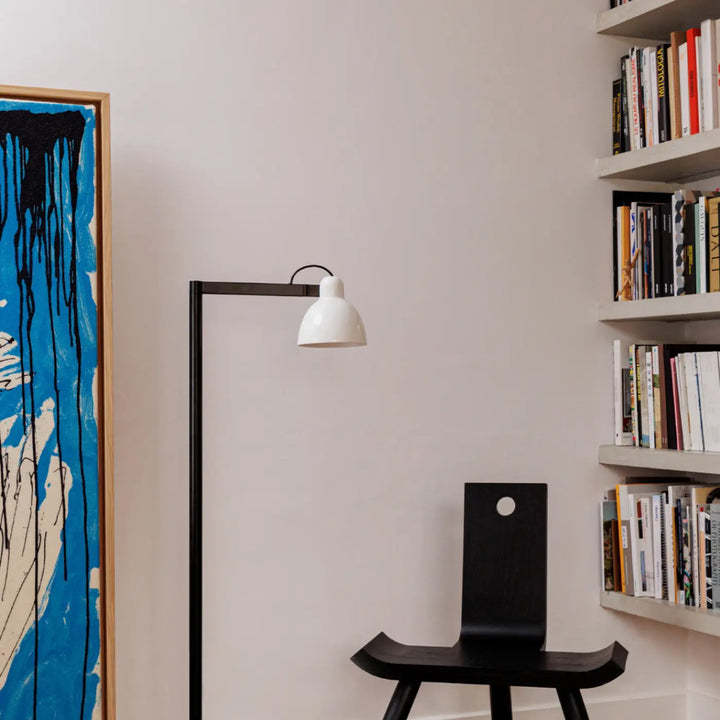 Lampadaire Venice blanc de Faro Barcelona en situation