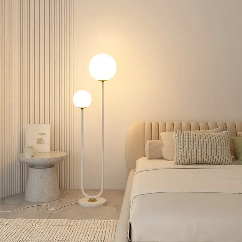 Lampadaire contemporain avec deux boules lumineuses chic