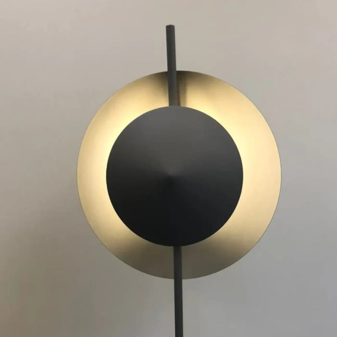 Lampadaire contemporain en métal et globe central moderne