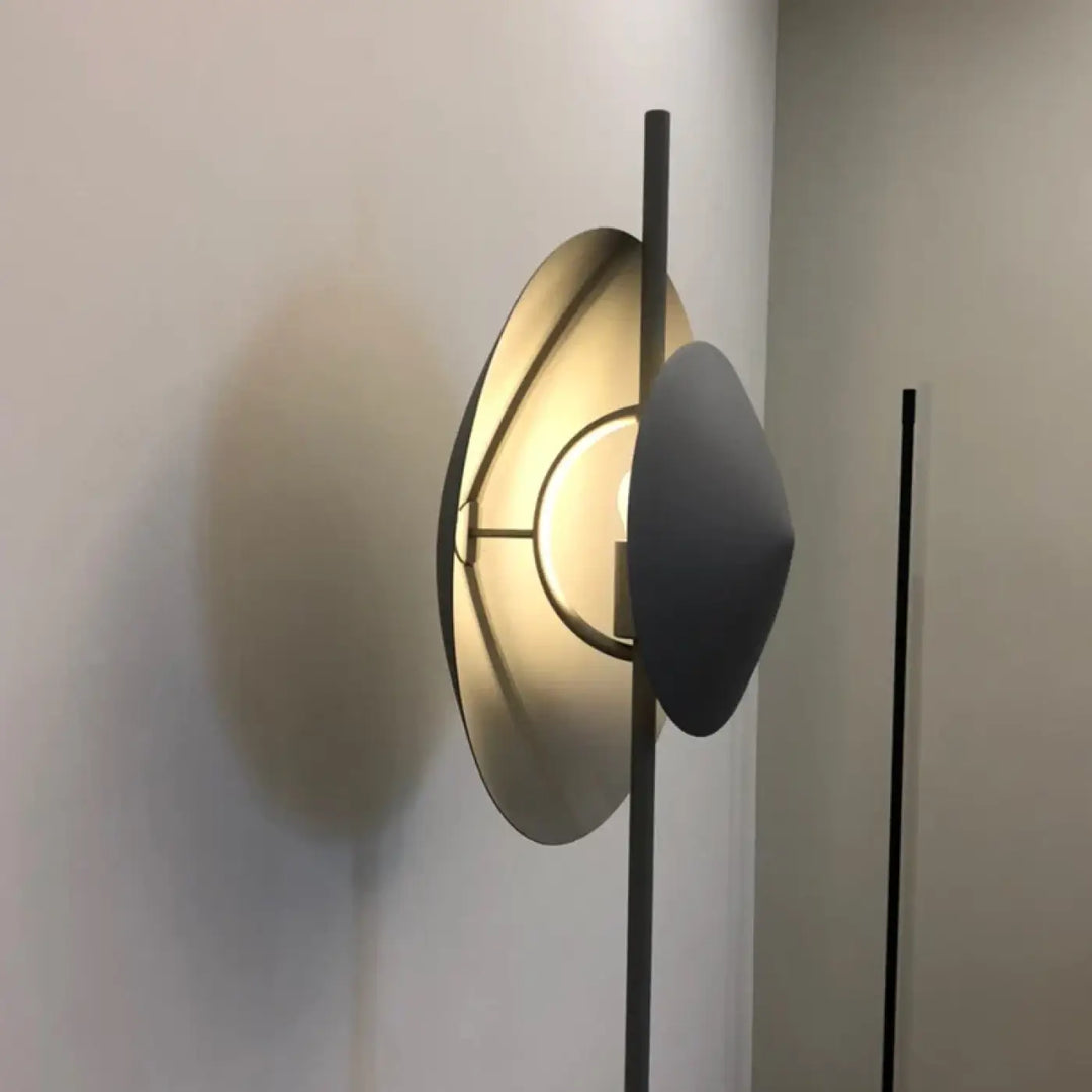 Lampadaire contemporain en métal et globe central moderne
