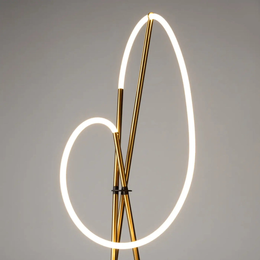Lampadaire crochet trépied en métal doré avec anneaux led dimmables minimalistes et silicone blanc élégant