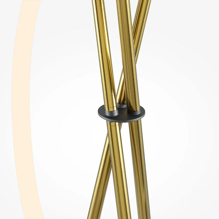 Lampadaire crochet trépied en métal doré avec base circulaire noire conçu pour led dimmable et silicone blanc