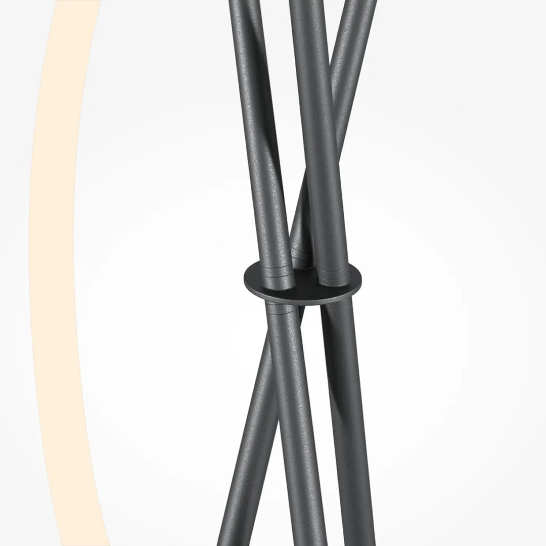 Lampadaire crochet trépied noir avec pieds cylindriques texturés et base circulaire compatible led dimmable silica blanc