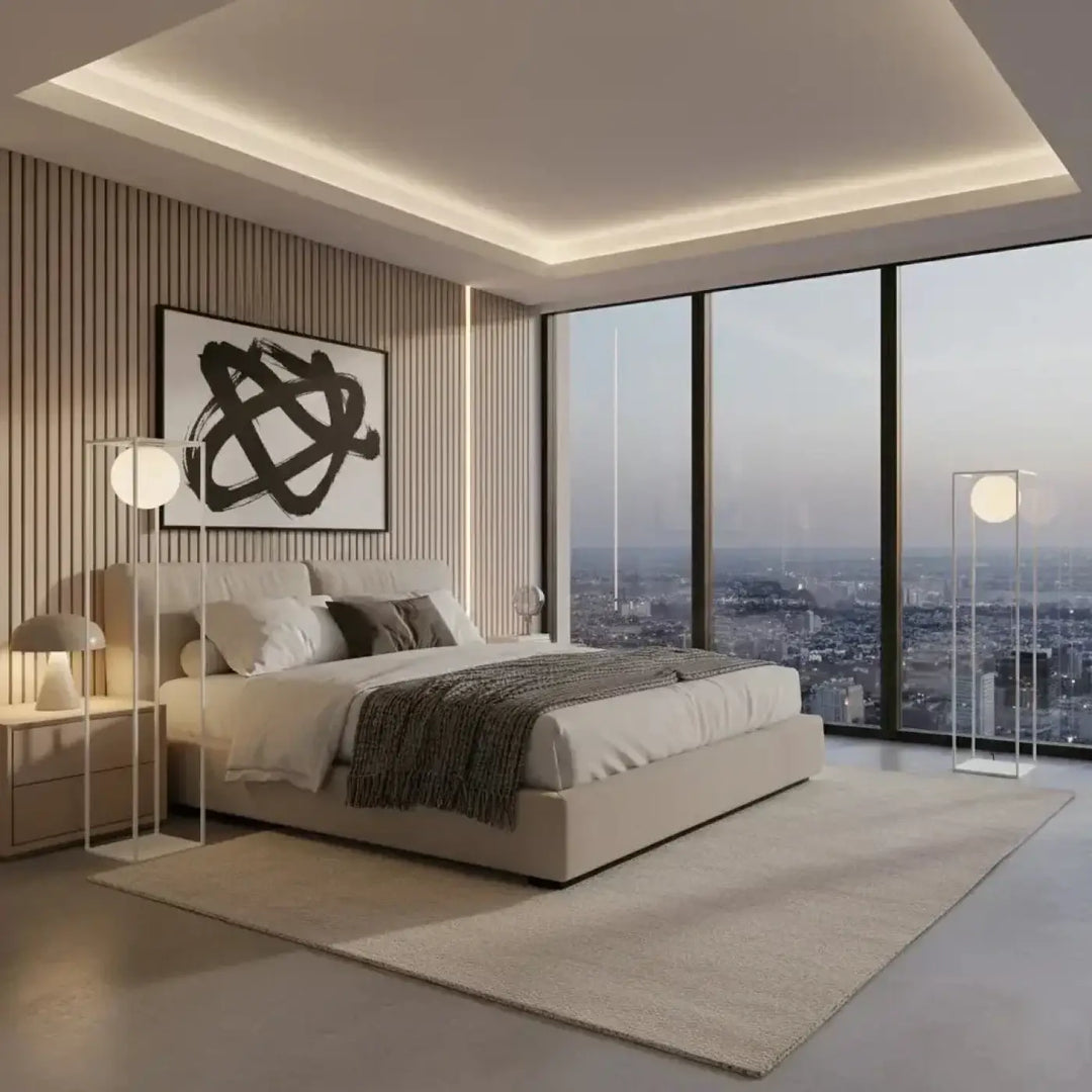 Lampadaire daisy en verre opaque s’intègre facilement à un lit beige tapissé au design moderne et élégant