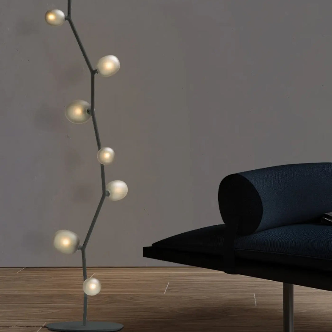 Lampadaire décoratif moderne en métal et globes en verre élégant