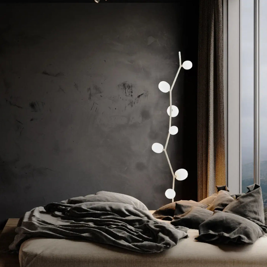 Lampadaire décoratif moderne en métal et globes en verre élégant