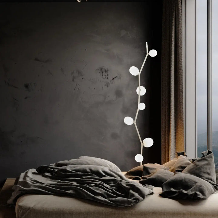 Lampadaire décoratif moderne en métal et globes en verre élégant