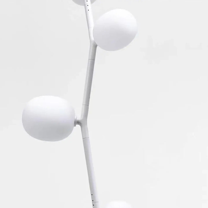 Lampadaire décoratif moderne en métal et globes en verre élégant