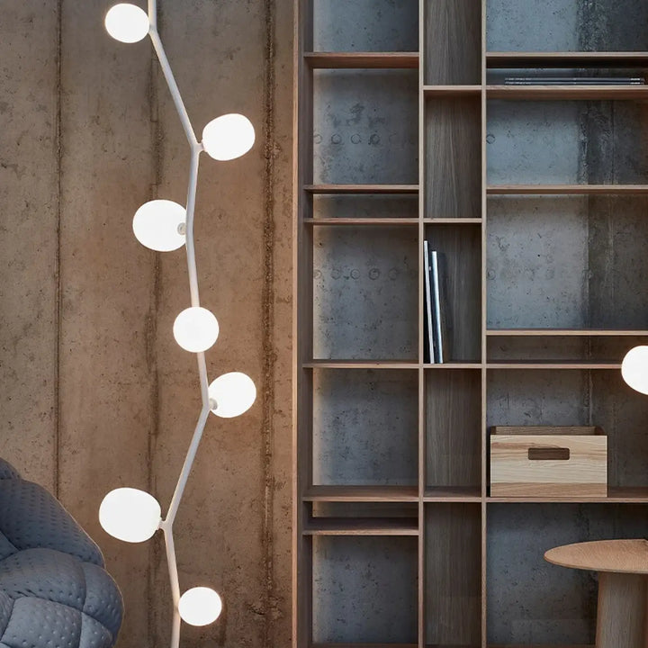 Lampadaire décoratif moderne en métal et globes en verre élégant