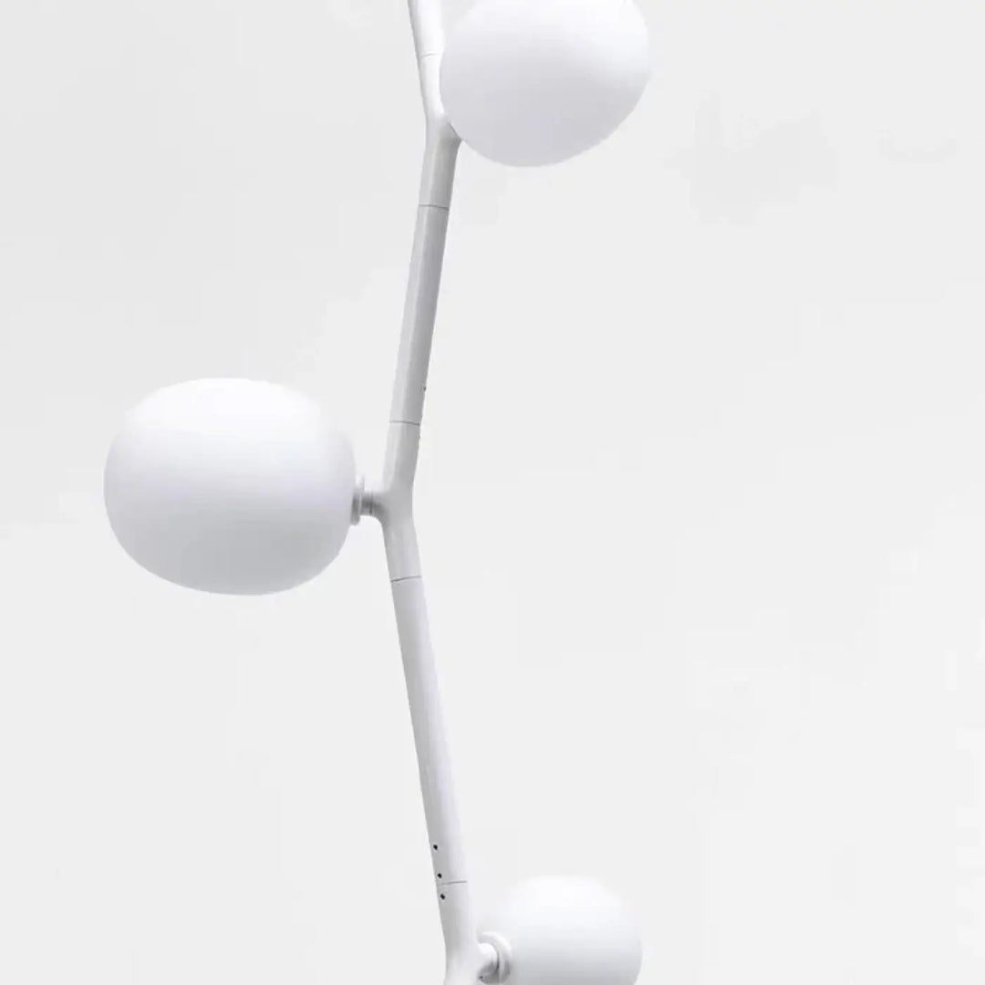 Lampadaire décoratif moderne en métal et globes en verre élégant