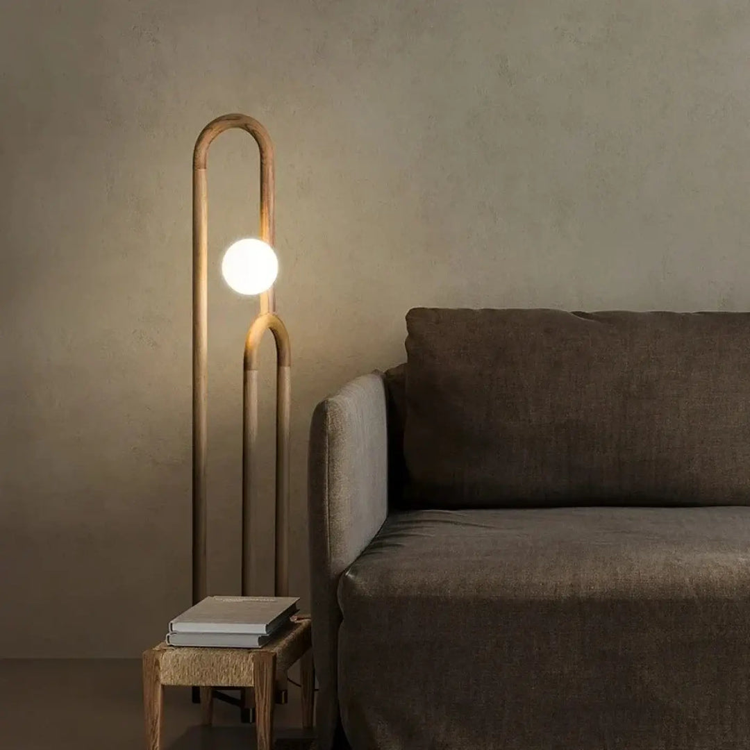 Lampadaire design contemporain avec boule lumineuse moderne