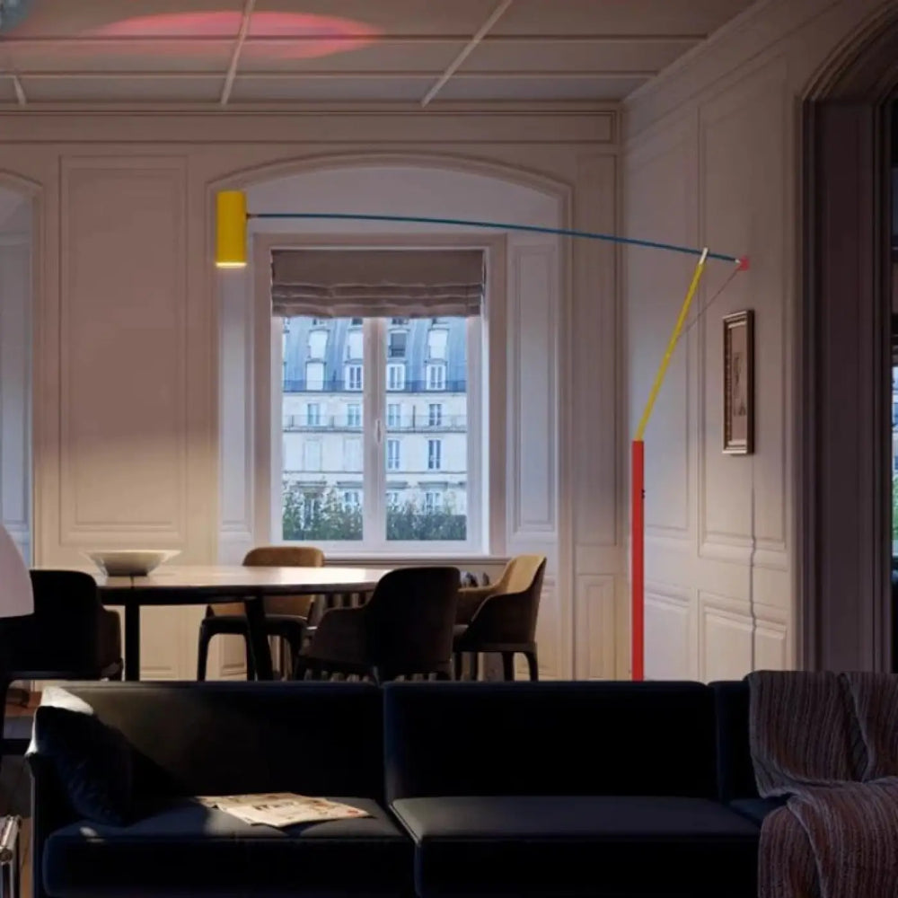 Lampadaire kineo avec abat-jour cylindrique jaune et bras slender multicolores idéal pour chambre à coucher