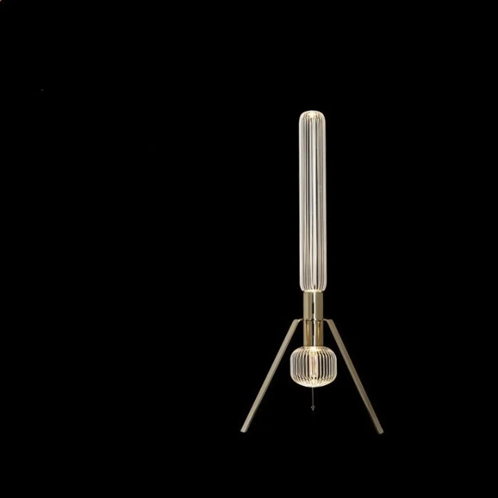 Lampadaire shor avec verre strié et base sphérique en laiton sculptural moderne et design élégant