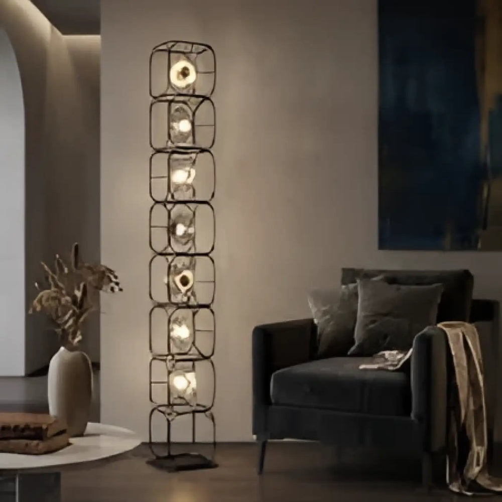 Lampadaire luxora design vertical en métal noir avec diffuseurs lumineux en verre, esprit artistique et lumière chaude