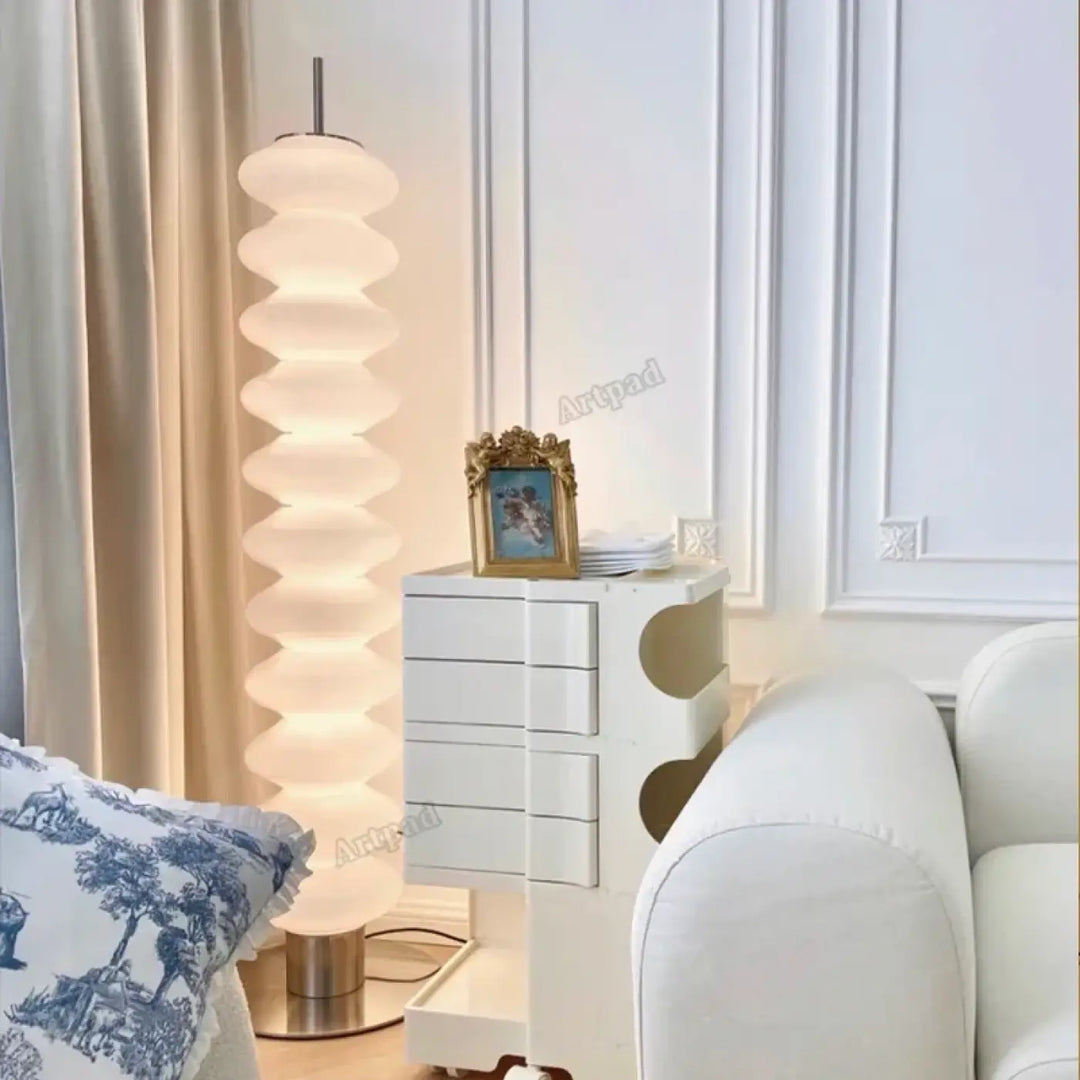 Lampadaire éclairage élégant verre blanc et base métal chic