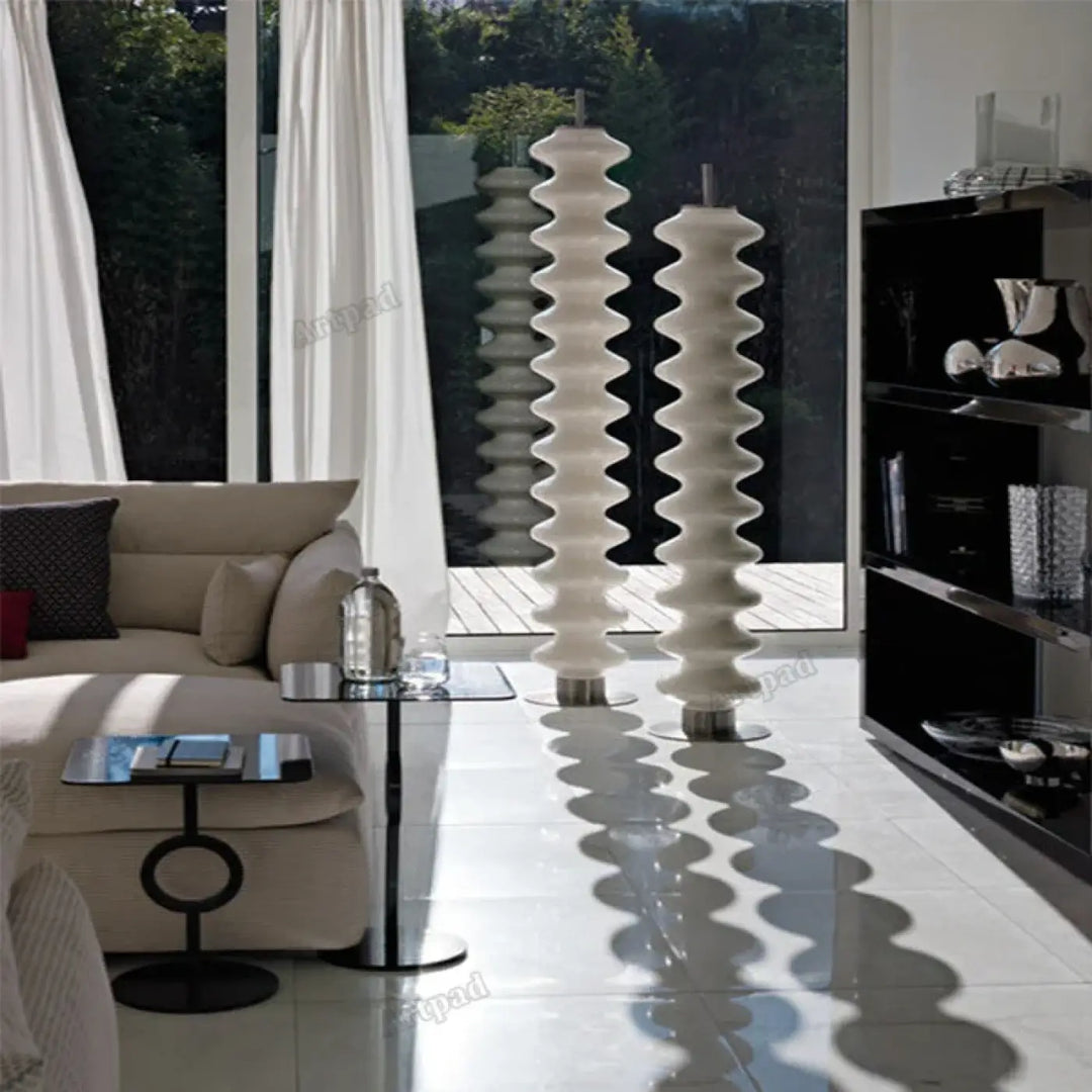Lampadaire éclairage élégant verre blanc et base métal chic