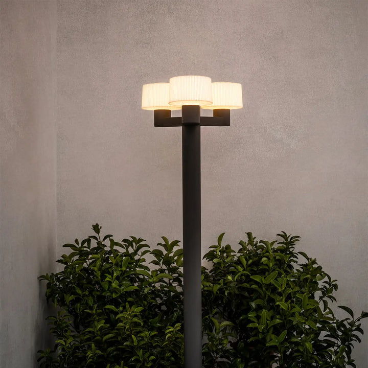 Lampadaire extérieur Muffin 3 lumières de Faro Barcelona en situation