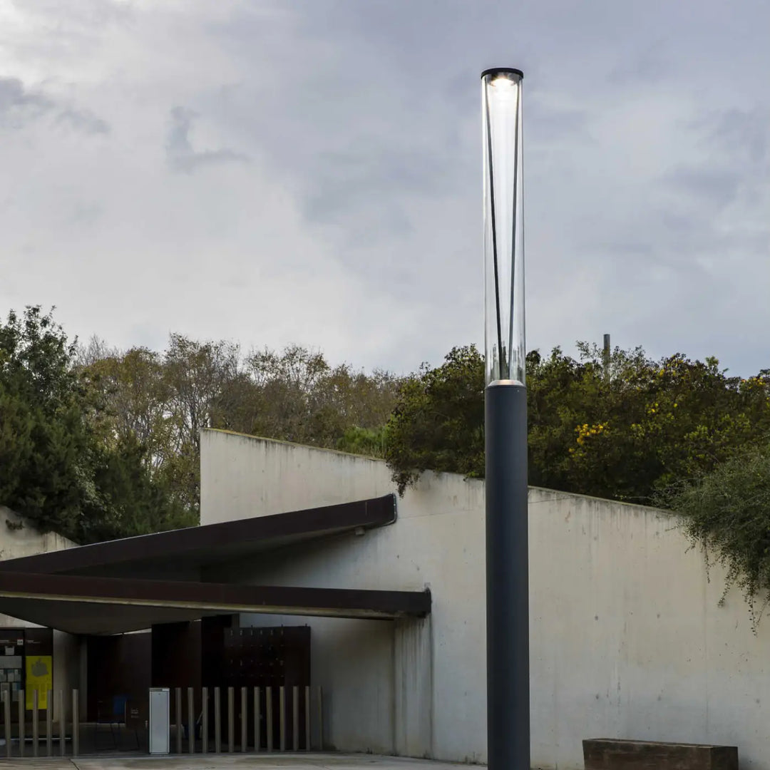 Lampadaire Rush 3700 de Faro Barcelona en situation