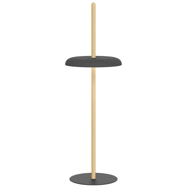 Lampadaire Nivél sur poteau en bois dans un salon