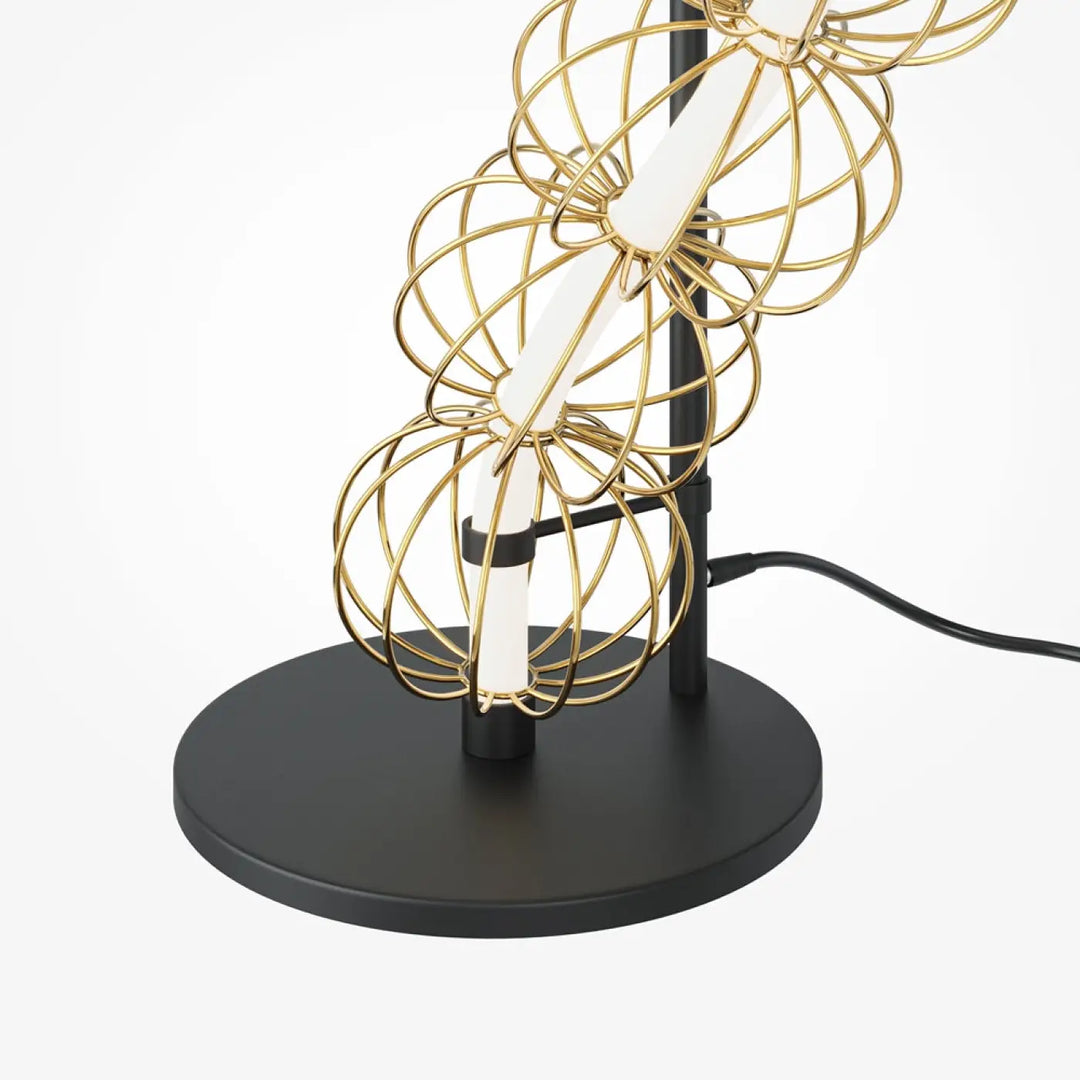 Lampadaire golden cage avec structure dorée en fil métallique, socle noir élégant et tube led blanc contemporain