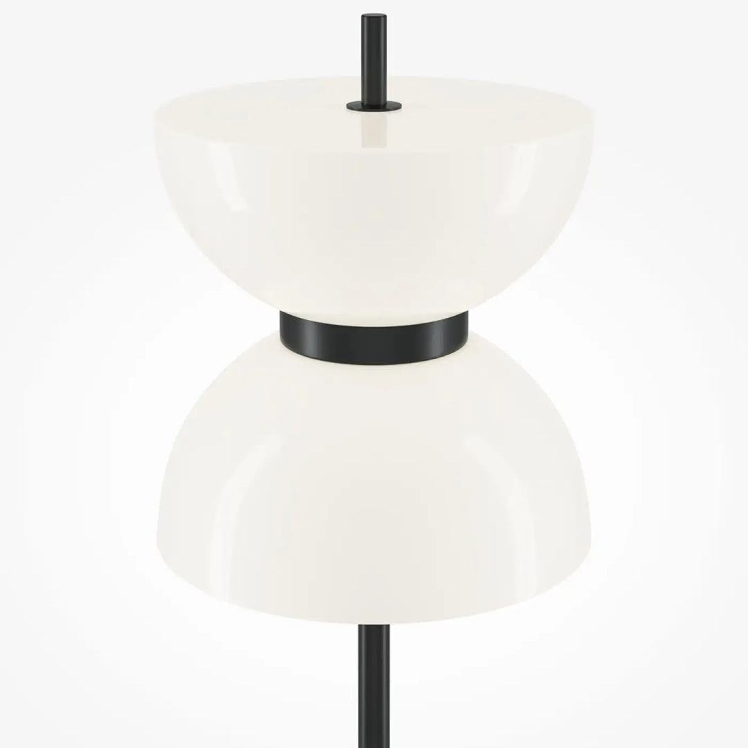 Lampadaire kyoto globe en verre blanc avec accents metal noir et base effet marbre pour un design moderne et minimaliste