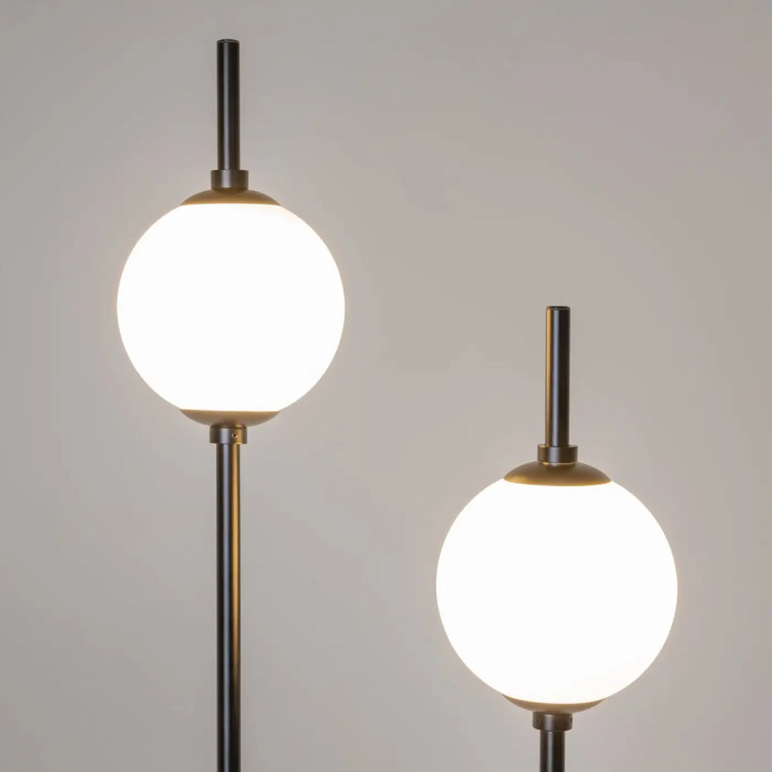 Lampadaire sixth sense deux globes avec pôles en métal noir et globes en verre chauffant pour éclairage moderne