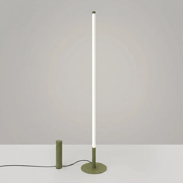 Lampadaire TRANG vert olive allumée, tube lumineux