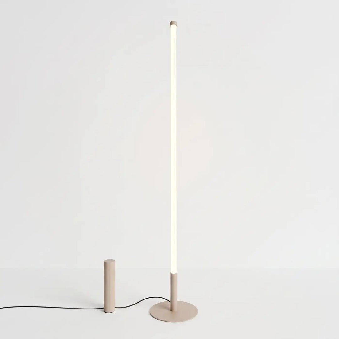 Lampadaire TRANG taupe allumée, tube lumineux